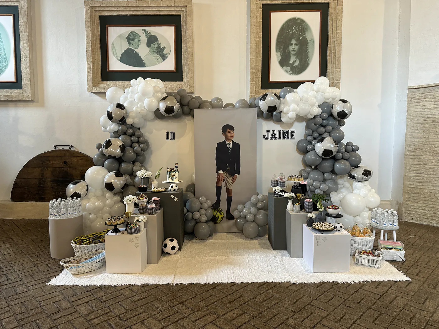 Decoración personalizada para una comunión celebrada en la hacienda